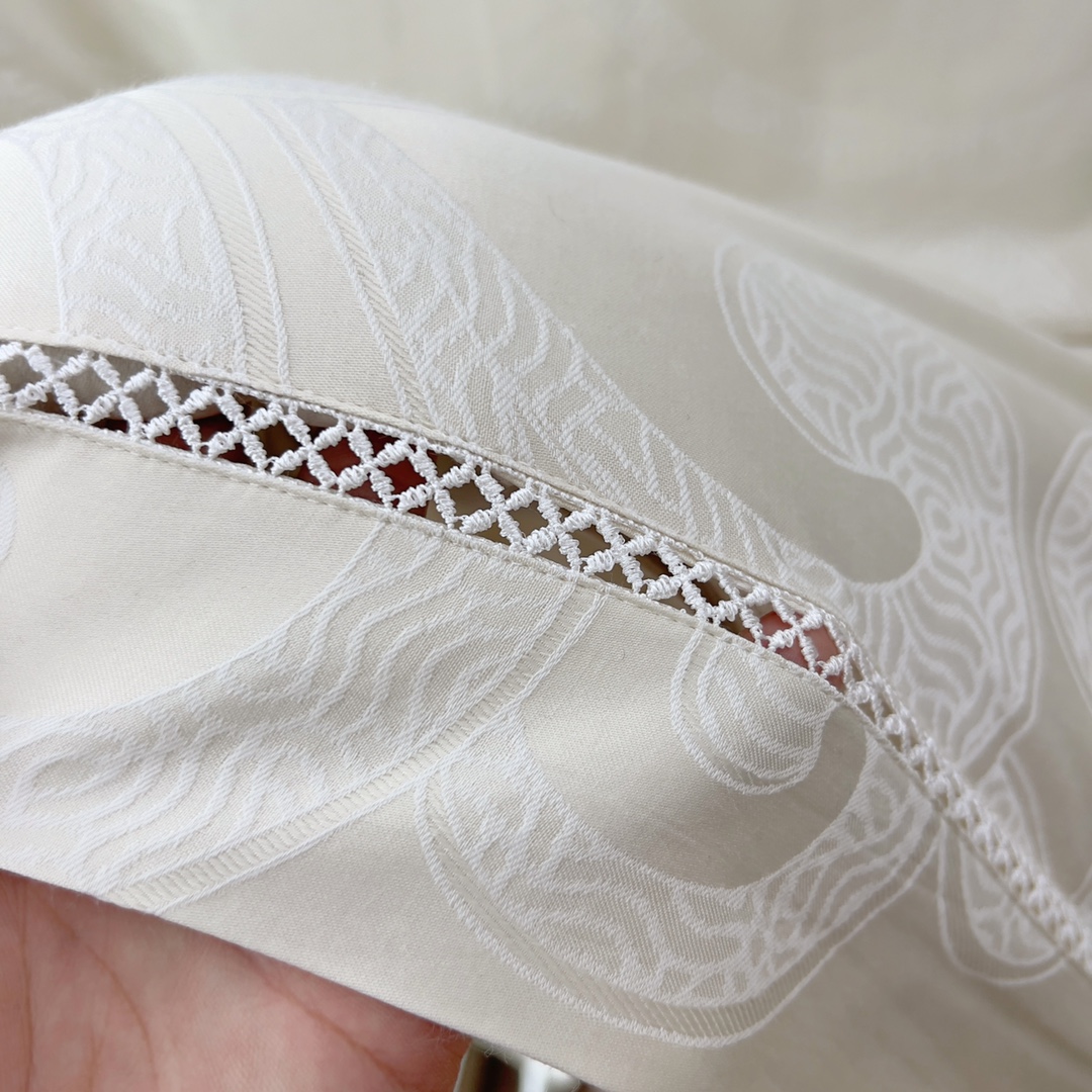 Each quilt is a custom Bulgari co-branded edition, created as an - Comprehensive 7
