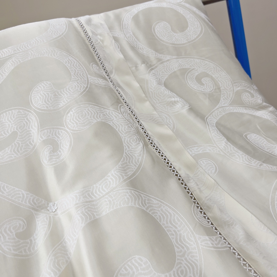 Each quilt is a custom Bulgari co-branded edition, created as an - Comprehensive 5