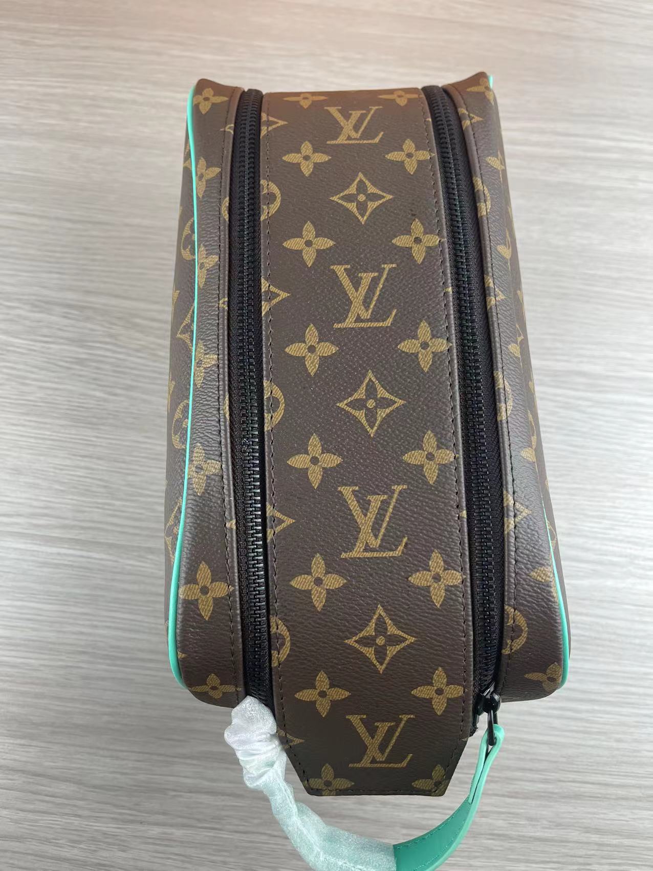Interior view of the brown leather wash bag