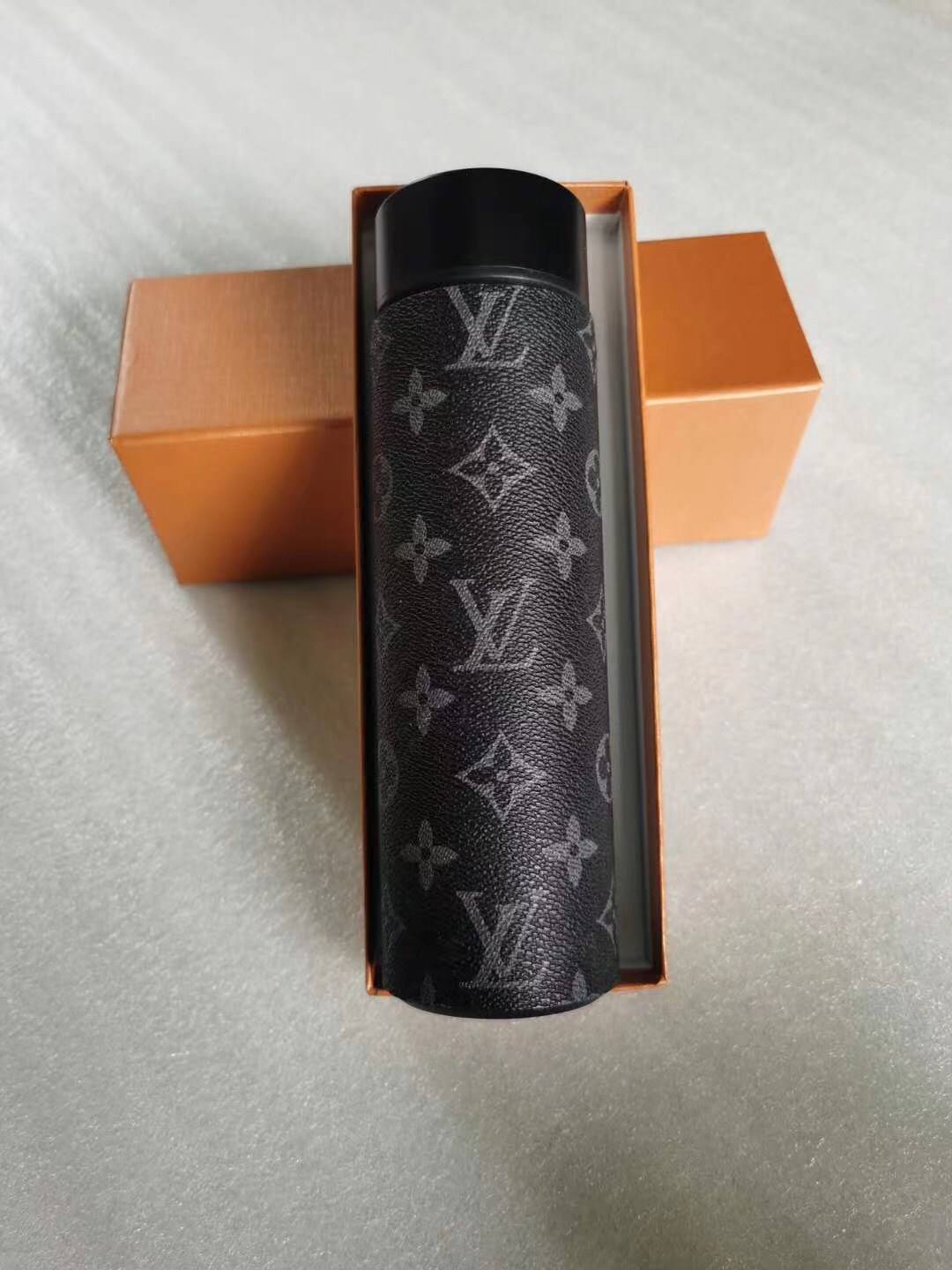 Different color options of insulated water bottle