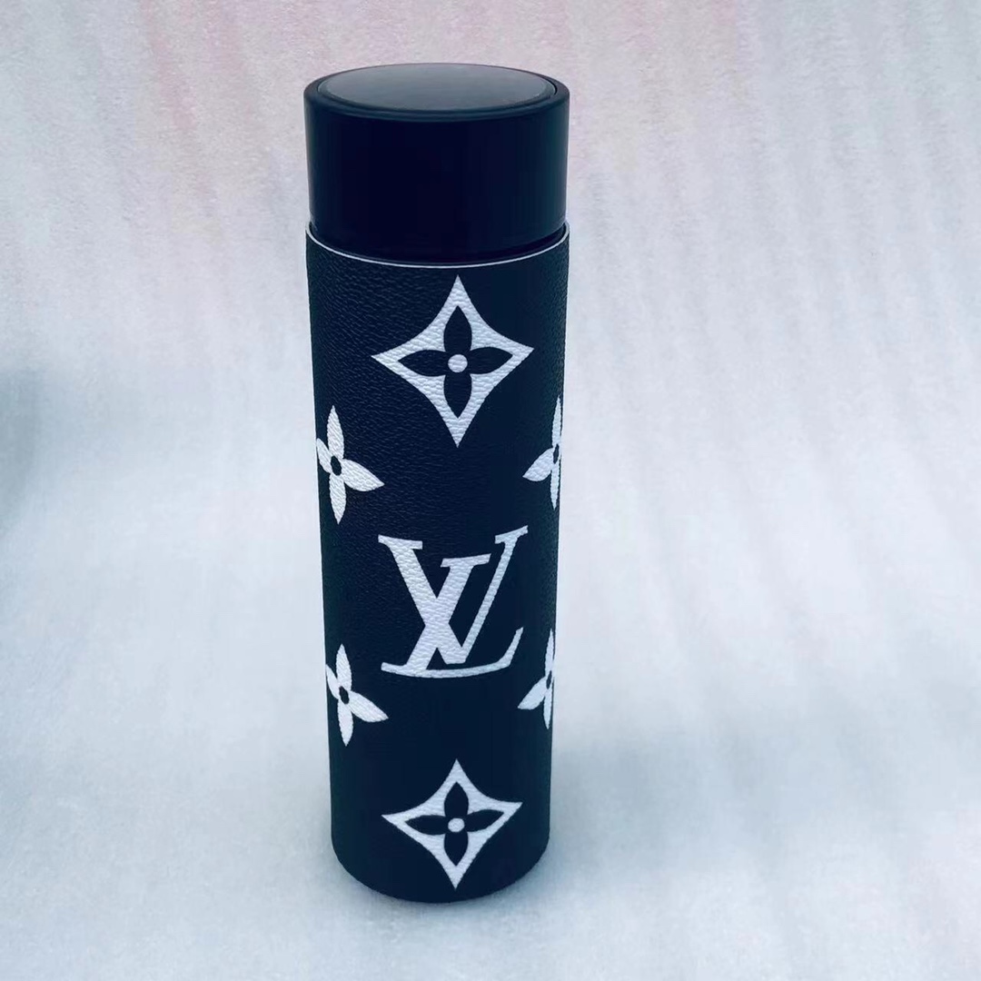 Side view of insulated water bottle