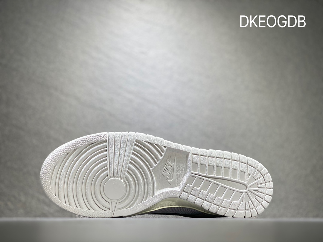 300 Nike SB dunk Low 倒钩 低帮休闲运动滑板板鞋 DD9776-068