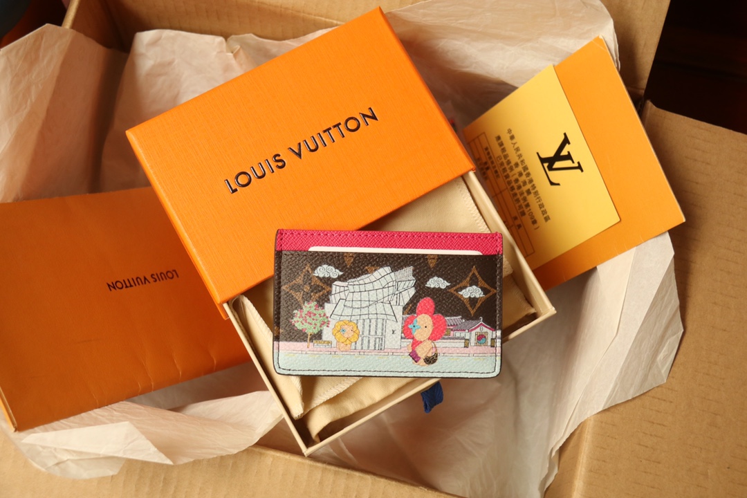 Louis Vuitton M81729 Vivienne Holidays 2022 系列卡夹取材 Monogram 帆布