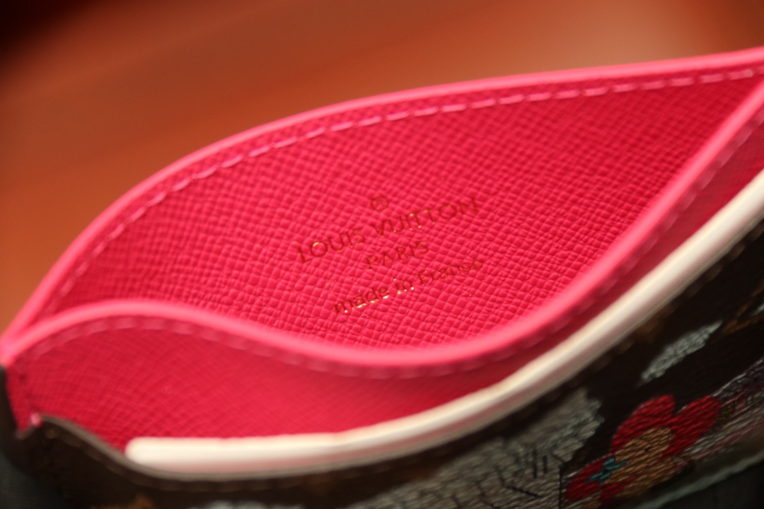 Louis Vuitton M81729 Vivienne Holidays 2022 系列卡夹取材 Monogram 帆布