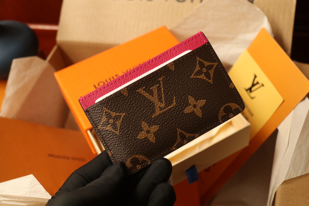 Louis Vuitton M81729 Vivienne Holidays 2022 系列卡夹取材 Monogram 帆布