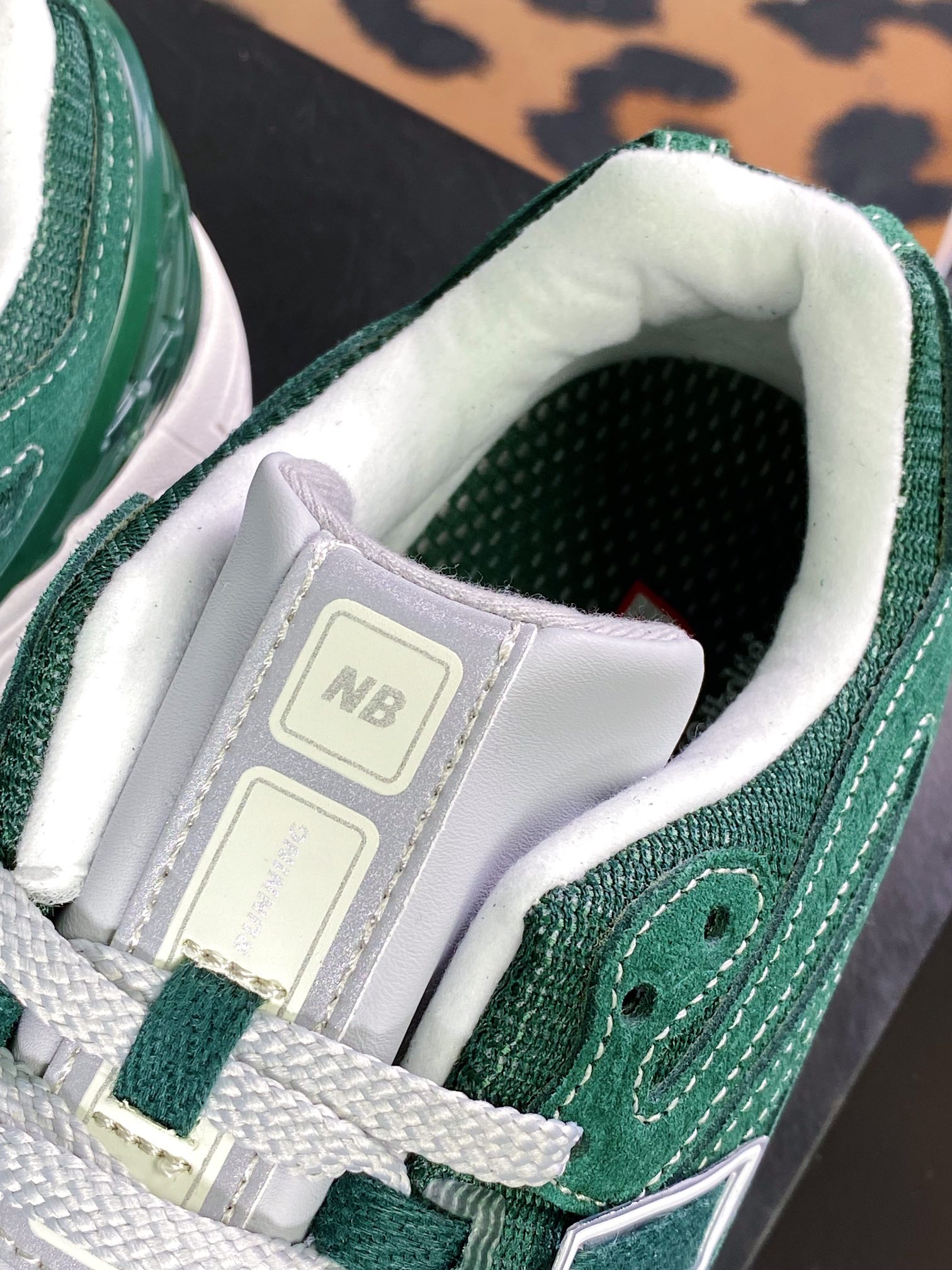 NB M1906R Series Retro Dad Style Casual Sports Jogging Shoes ”Summer Forest Green Beige” M1906RX