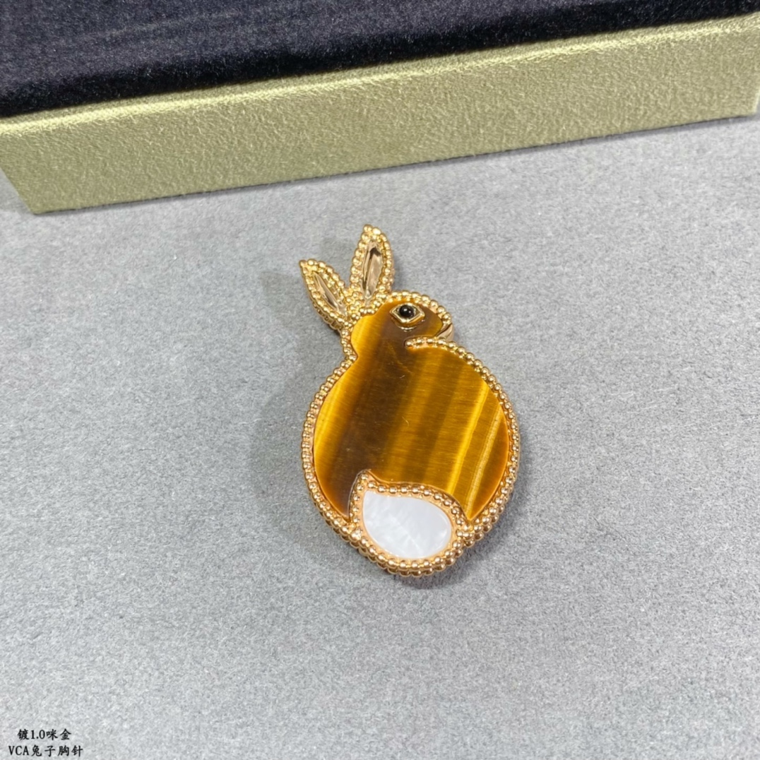 Van Cleef & Arpels Haute Joaillerie Fine Jewelry Earrings Necklace Ring 4