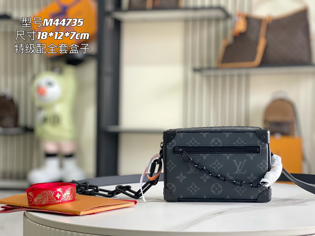 NO:338963,(163 chips) Super-grade full set of packaging, super-grade genuine quality) M44735 Super-grade enhanced version Leather is an authentic OEM factory Italian A-grade leather: the so-called super-grade genuine product.  It is a complete package with quality, hardware, fabric, handmade, oily edges, A-level production, shooting pictures are consistent with the product, and the pictures are included. Size: 18.5x13x8CM, LV special version, louis vuitton19860909（163 芯片）特级配全套包装 特级正品质量）M44735特级加强版 皮料是正品代工厂意大利A级皮料:所谓的特级正品．是在于品质、五金、面料、手工、油边、A级出品、拍摄图跟产品一致丶配图上的全套包装.尺寸:18.5x13x8CM,LV特级版本,louis vuitton,Bag