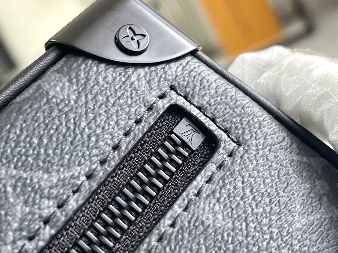 Louis Vuitton Haute Couture Classic Luxury Handbag Shoulder Crossbody 5