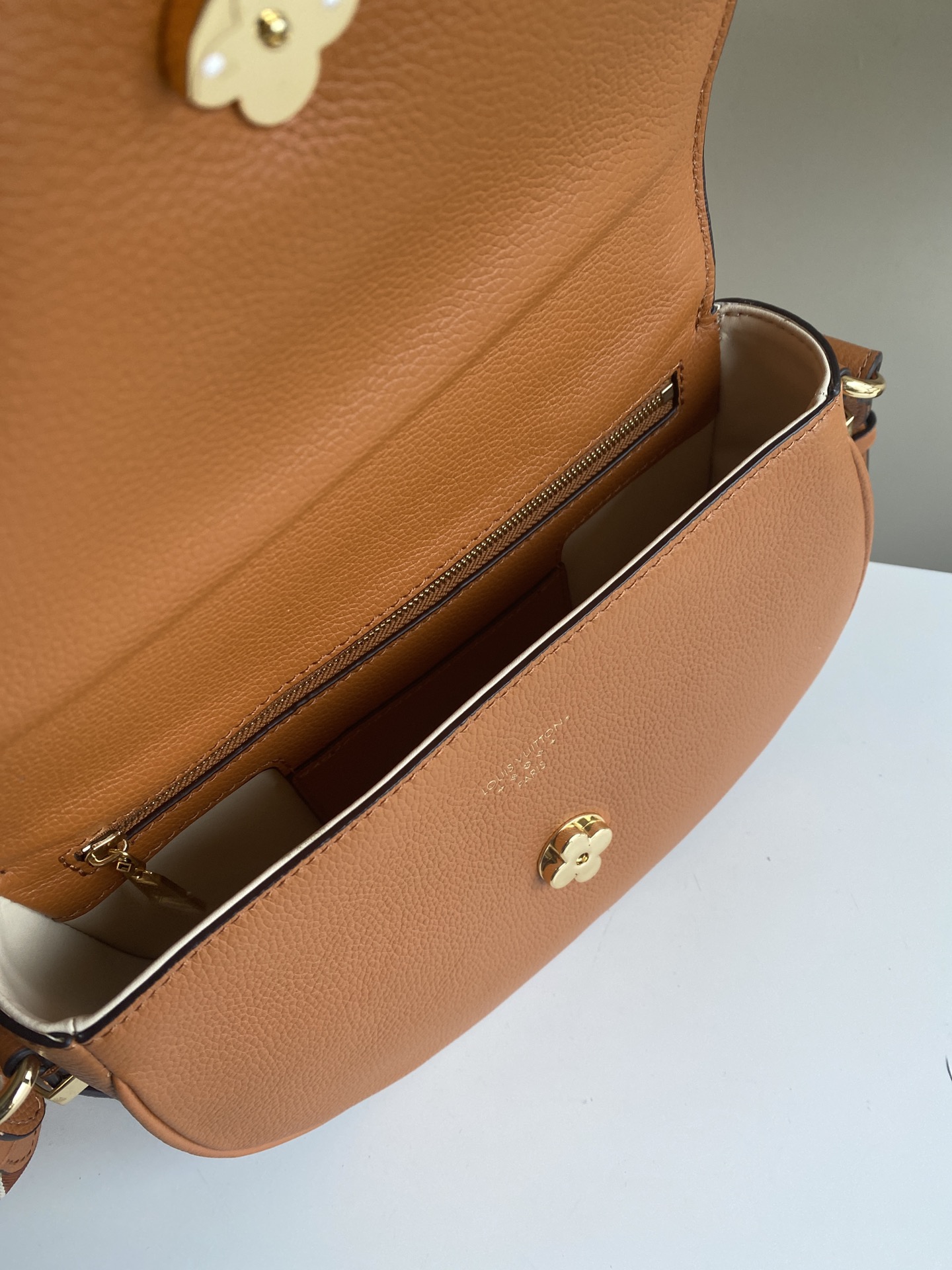 Louis Vuitton Haute Couture Classic Luxury Handbag Shoulder Crossbody 8