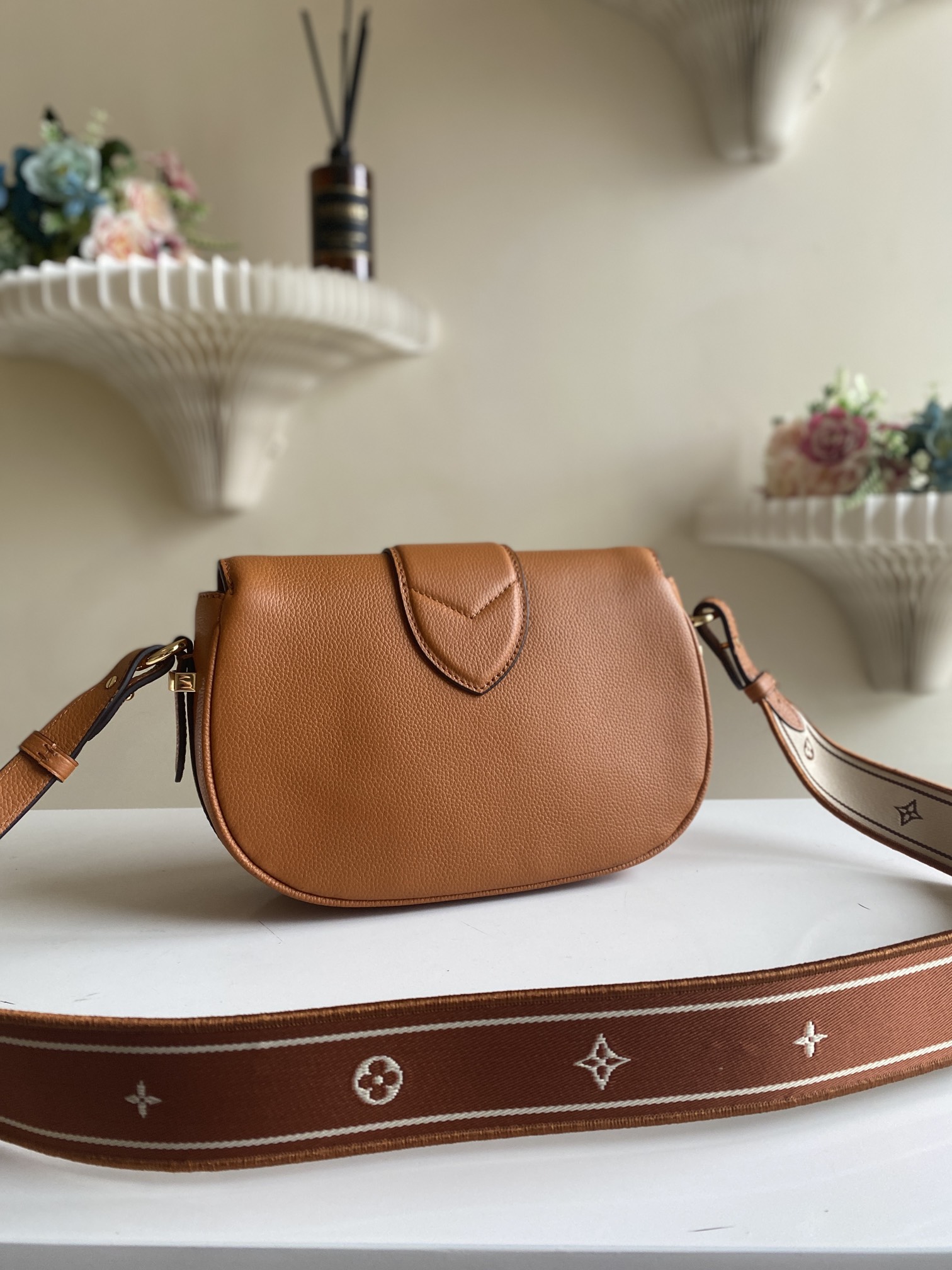 Louis Vuitton Haute Couture Classic Luxury Handbag Shoulder Crossbody 3