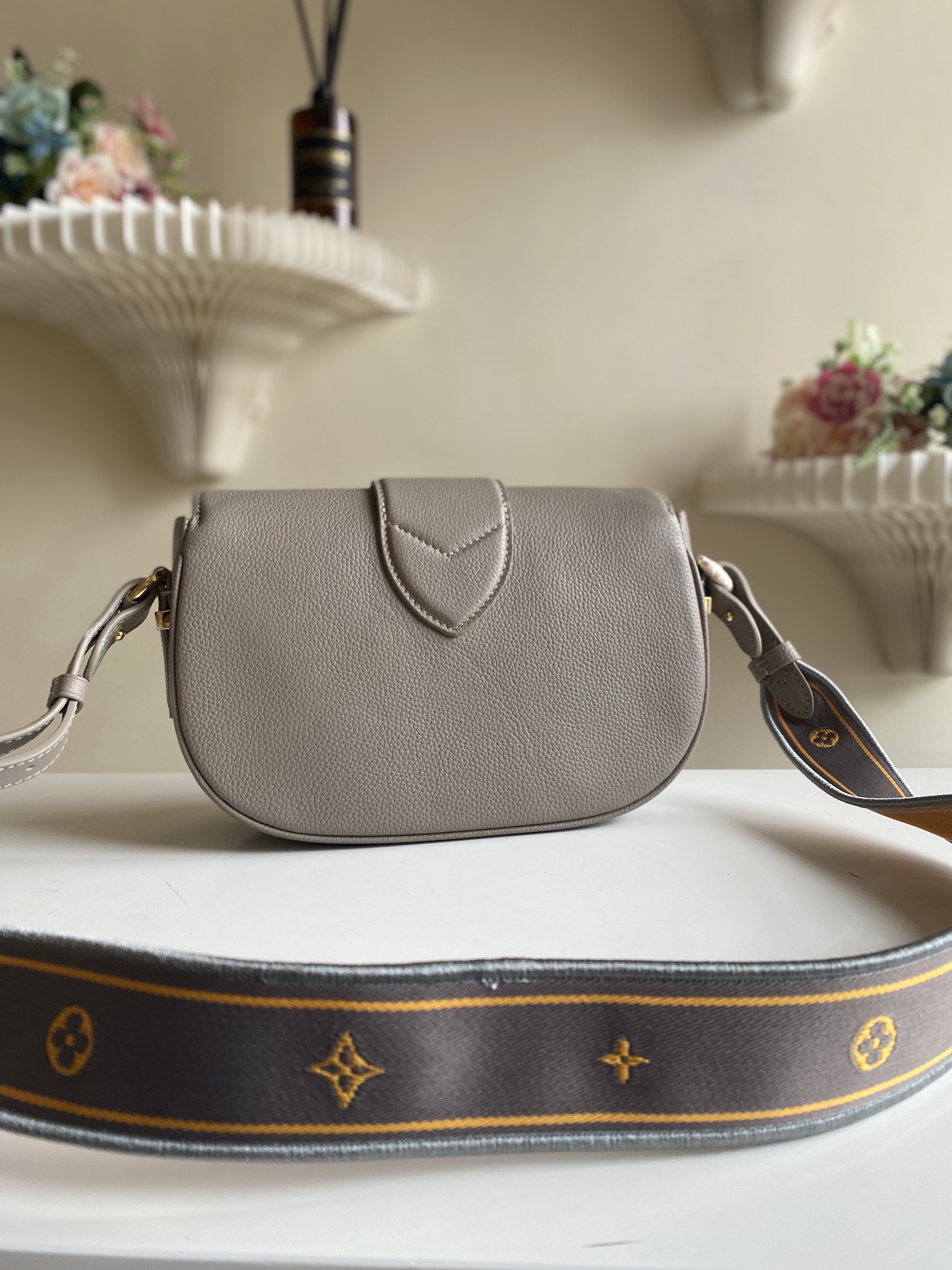 Louis Vuitton Haute Couture Classic Luxury Handbag Shoulder Crossbody 3