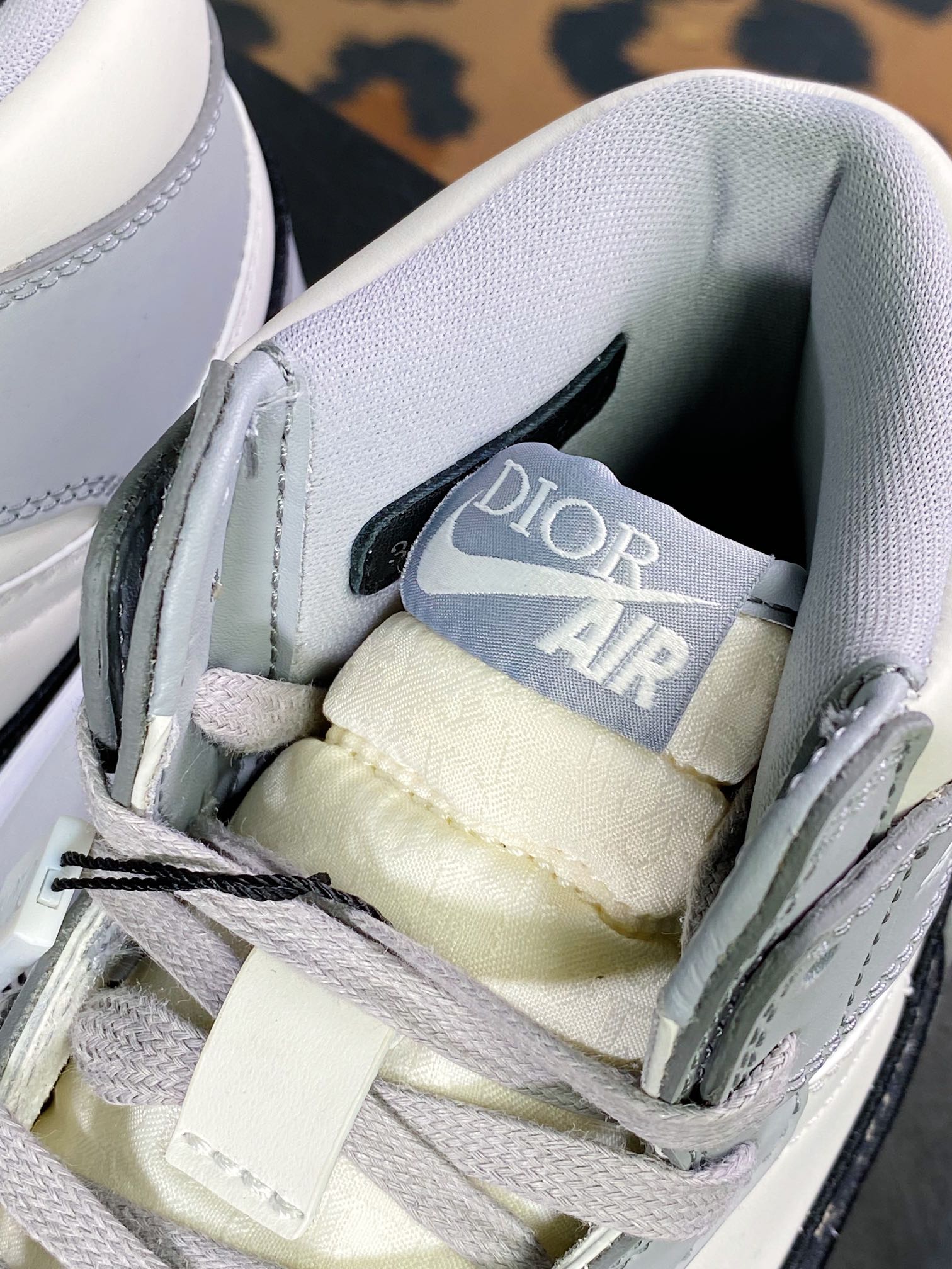 550 2020ss高奢品牌-迪奥 x Air Jordan Brand 1 High OG ”Grey”AJ1乔丹一代CN8607-002