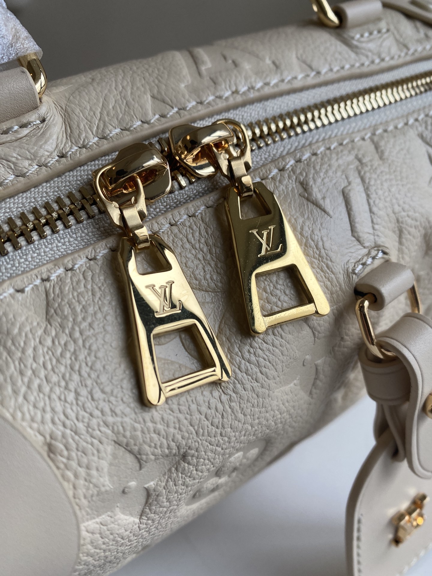 Louis Vuitton Haute Couture Classic Luxury Handbag Shoulder Crossbody 6