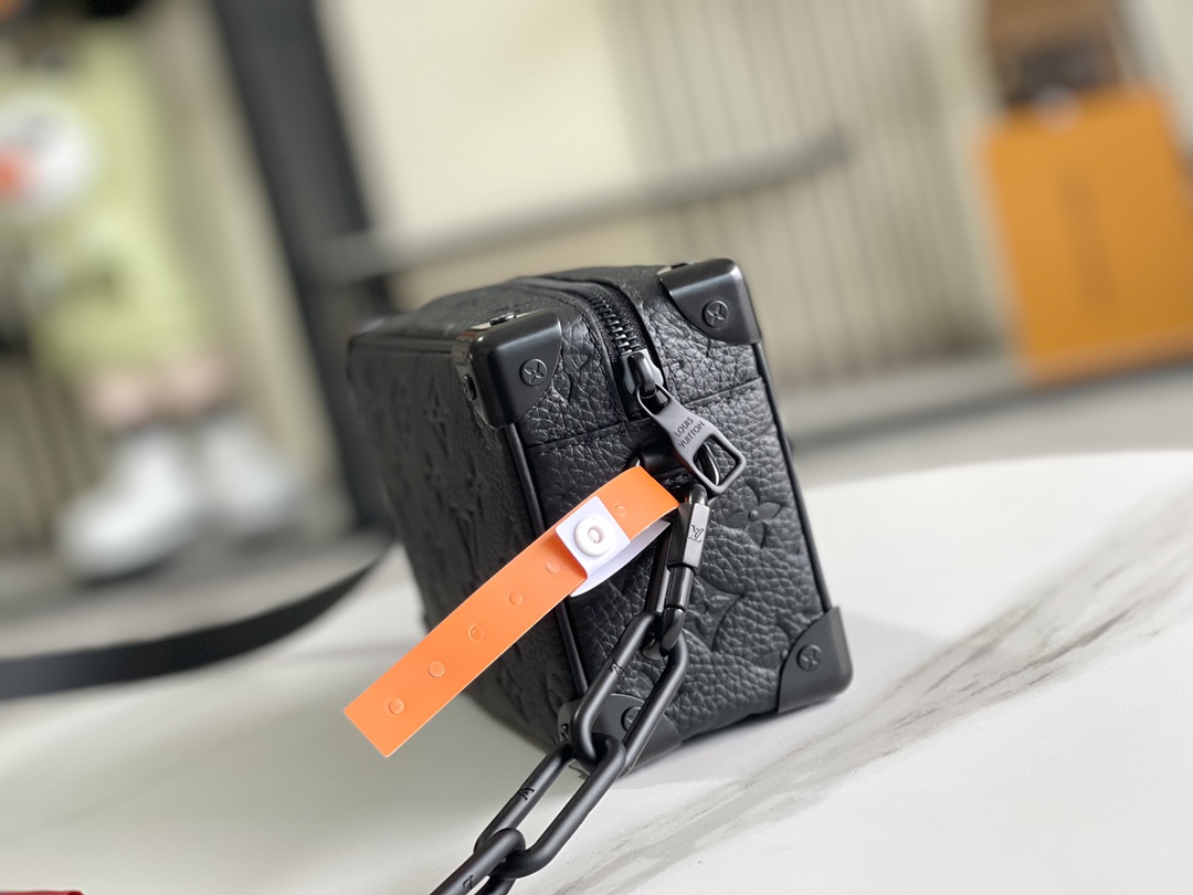Louis Vuitton Haute Couture Classic Luxury Handbag Shoulder Crossbody 3