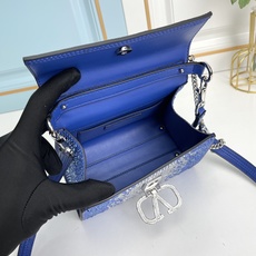 【配礼盒】🎁Valentino Garavani VSLING 迷你手提包,通体覆满施华洛世奇®仿水晶, 【配礼盒】🎁Valentino Garavani VSLING 迷你手提包,通体覆满施华洛世奇®仿水晶,