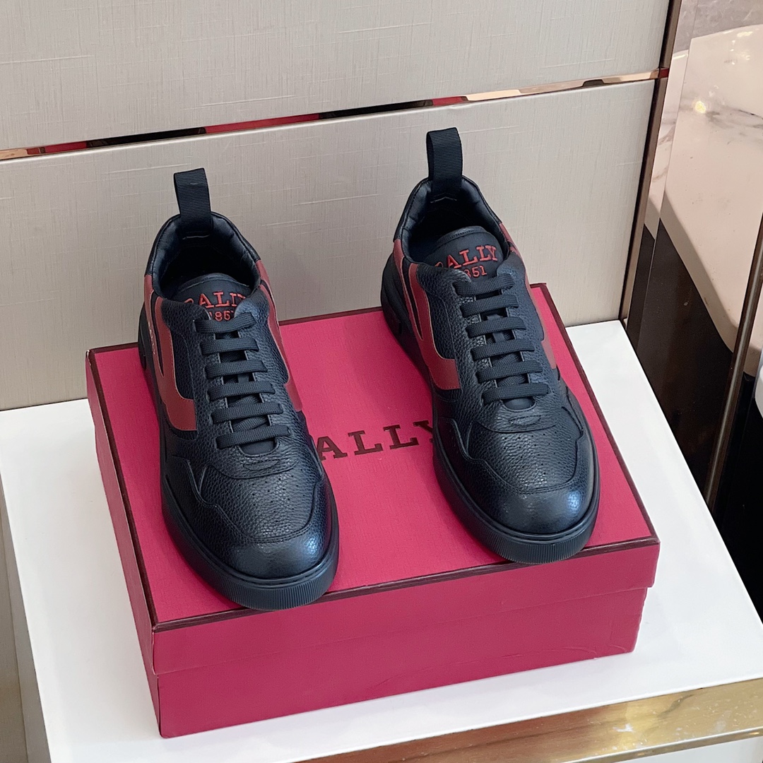 Las zapatillas Maudo de la serie Bally Lift están confeccionadas en suave piel de vacuno napa para mayor como…