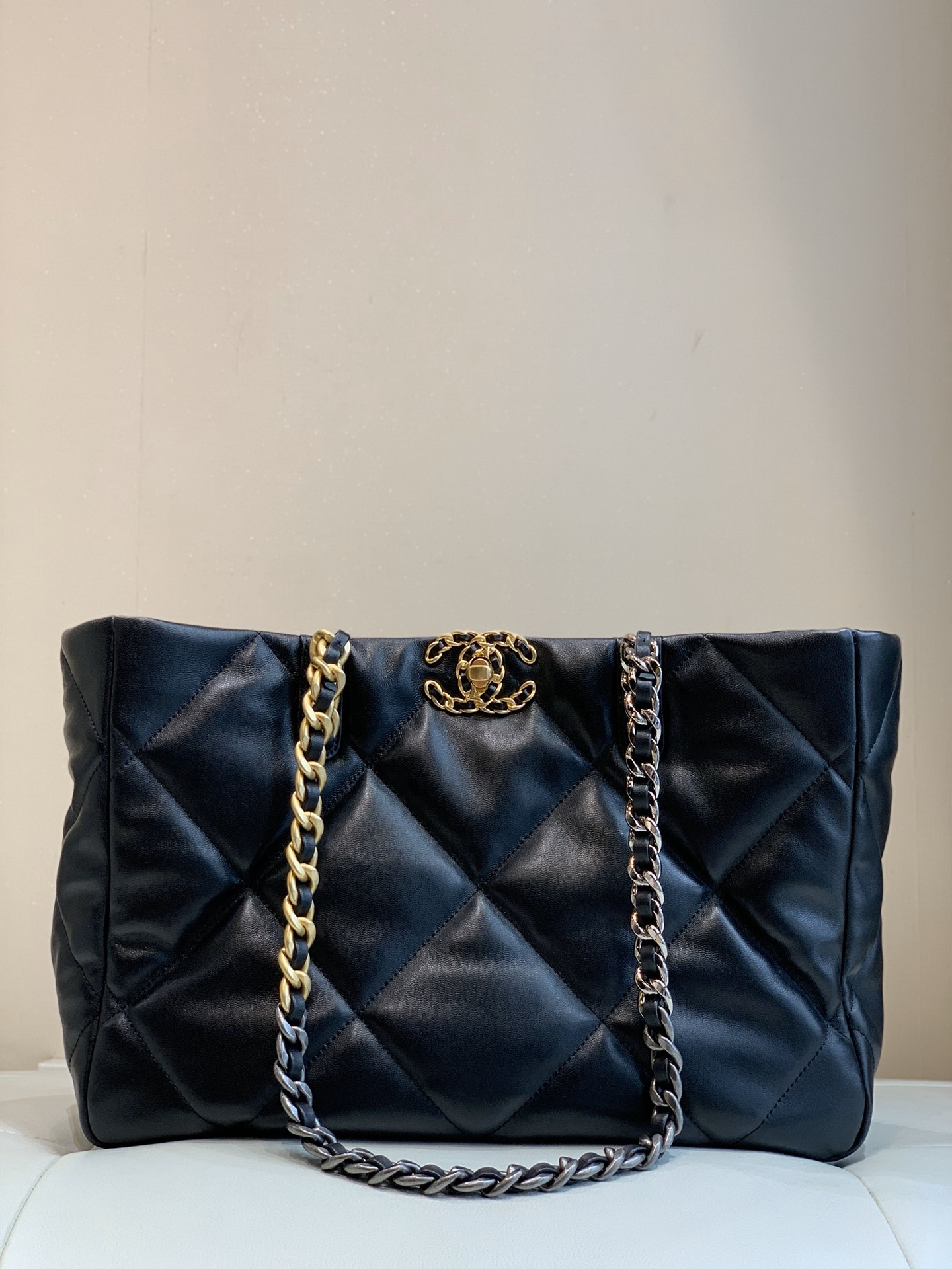 CHANEL シャネル 19シリーズ トートバッグ キルティング 3色切替 金具 チェーンショルダー 大容量 万能 トラベルバッグ-トップ品質
