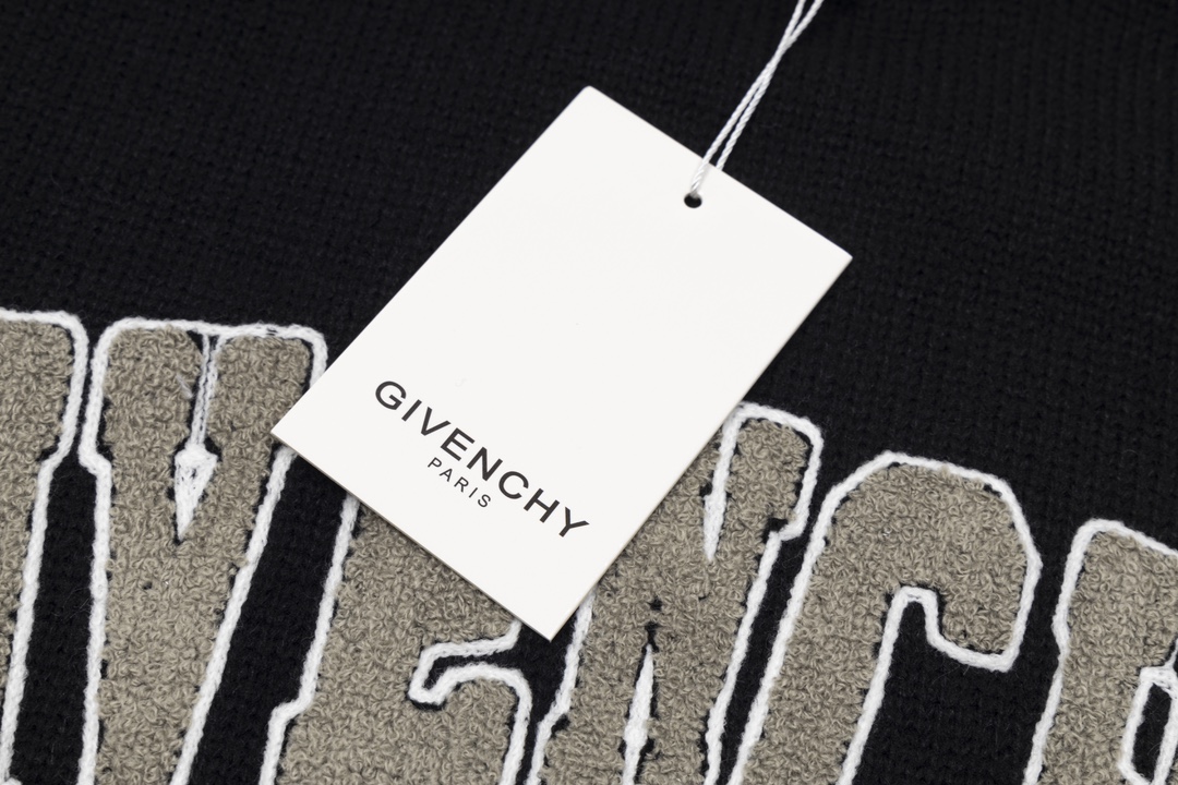 270 Givenchy 纪梵希2022FW 胸口Logo毛巾绣毛衣