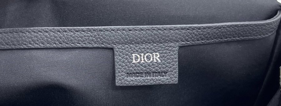 迪奥Dior顶级进口原厂防水布双肩包这款Motion双肩背包是一款精致优雅的混搭风格配饰采用简约时尚的设