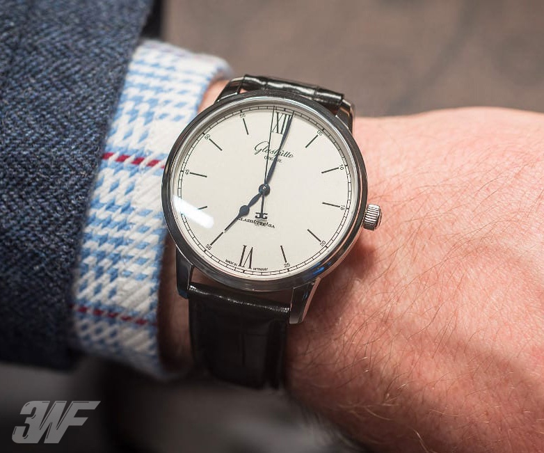 Senator Grasuti Series 2185 Watch: Classic Design with High-Quality Upgrades