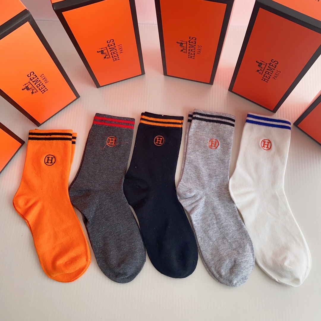 💛配包装Hermès （爱马仕）新款刺绣经典中长款堆堆袜袜子！一盒五双， 专柜同步筒袜袜子，💛大牌出街，