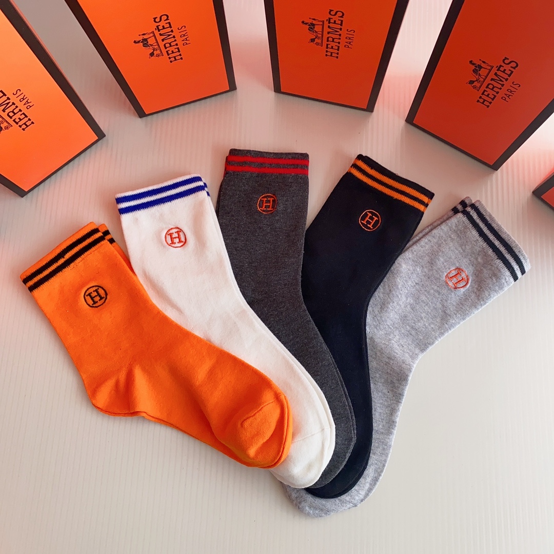 💛配包装Hermès （爱马仕）新款刺绣经典中长款堆堆袜袜子！一盒五双， 专柜同步筒袜袜子，💛大牌出街，