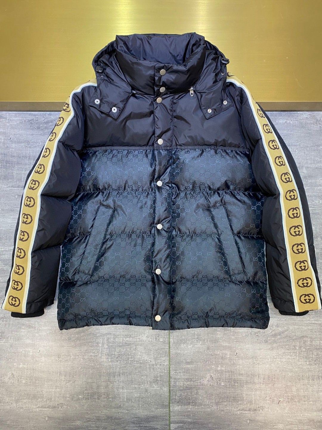 Gucci 2022 autumn/winter new patterned nylon spliced down jacket with reflective tape on sleeves, unisex.-Big cat