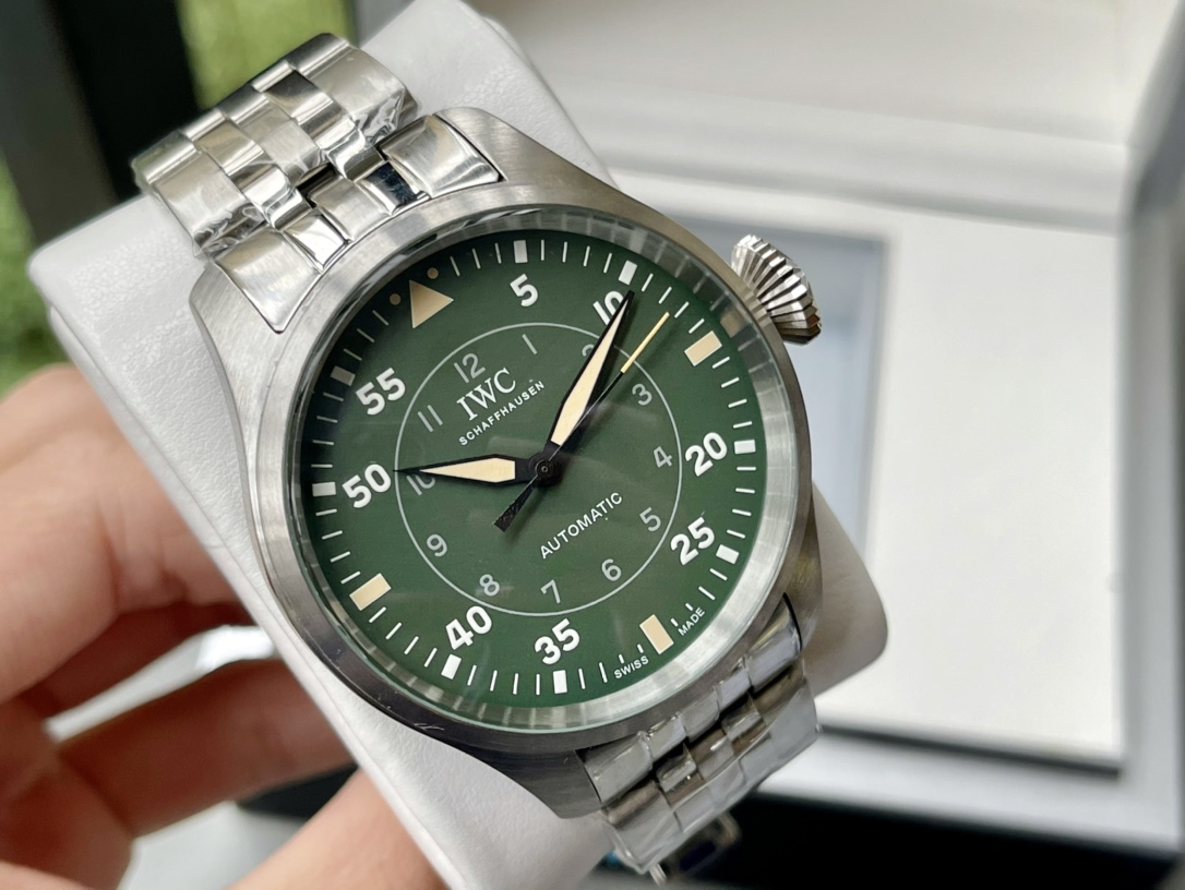 570  Pilot’s Watch Chronograph Edition IWC X Hot Wheels Racing Works 古董赛车主题