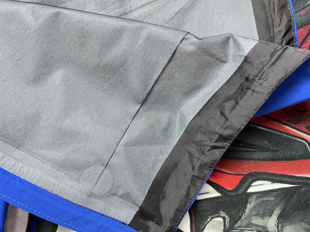 台州最高版本 现货供应秒发🔥 始祖鸟冲锋衣，今年爆火的款，渠道原厂搞出来的东西，量少渠道发货速度小慢，急单不接，勿拿性价比产品比价格根本不是一个东西，质感差太多了，鉴定直接咸鱼995即可，不满意随意售后，尺码xs-xxl，平台大几千找我仅需💰280xx