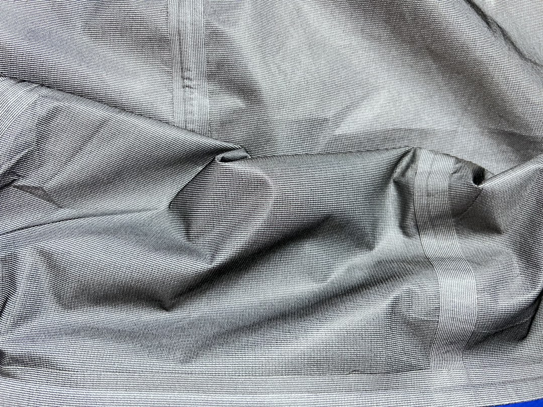 台州最高版本 现货供应秒发🔥 始祖鸟冲锋衣，今年爆火的款，渠道原厂搞出来的东西，量少渠道发货速度小慢，急单不接，勿拿性价比产品比价格根本不是一个东西，质感差太多了，鉴定直接咸鱼995即可，不满意随意售后，尺码xs-xxl，平台大几千找我仅需💰280xx