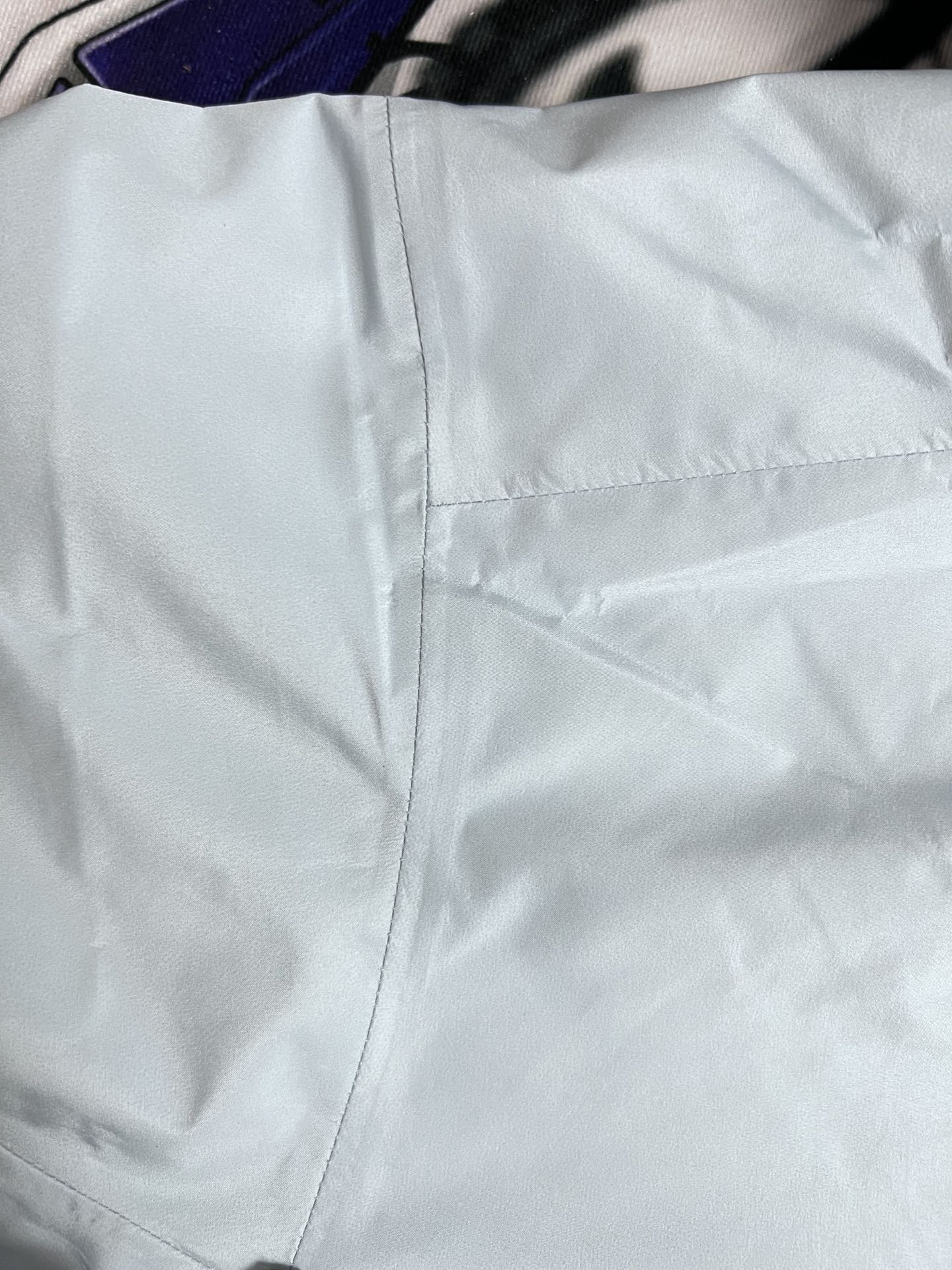 台州最高版本 现货供应秒发🔥 始祖鸟冲锋衣，今年爆火的款，渠道原厂搞出来的东西，量少渠道发货速度小慢，急单不接，勿拿性价比产品比价格根本不是一个东西，质感差太多了，鉴定直接咸鱼995即可，不满意随意售后，尺码xs-xxl，平台大几千找我仅需💰280xx