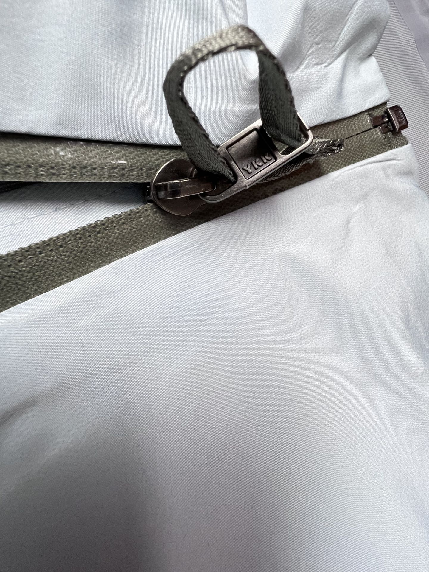 台州最高版本 现货供应秒发🔥 始祖鸟冲锋衣，今年爆火的款，渠道原厂搞出来的东西，量少渠道发货速度小慢，急单不接，勿拿性价比产品比价格根本不是一个东西，质感差太多了，鉴定直接咸鱼995即可，不满意随意售后，尺码xs-xxl，平台大几千找我仅需💰280xx