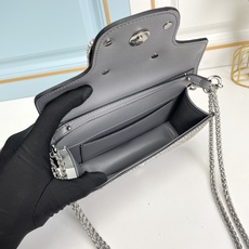 新品 【配盒】MINI LOCÒ仿水晶装饰手袋-VLogo Signature施华洛世奇®仿水晶装饰-配 新品 【配盒】MINI LOCÒ仿水晶装饰手袋-VLogo Signature施华洛世奇®仿水晶装饰-配