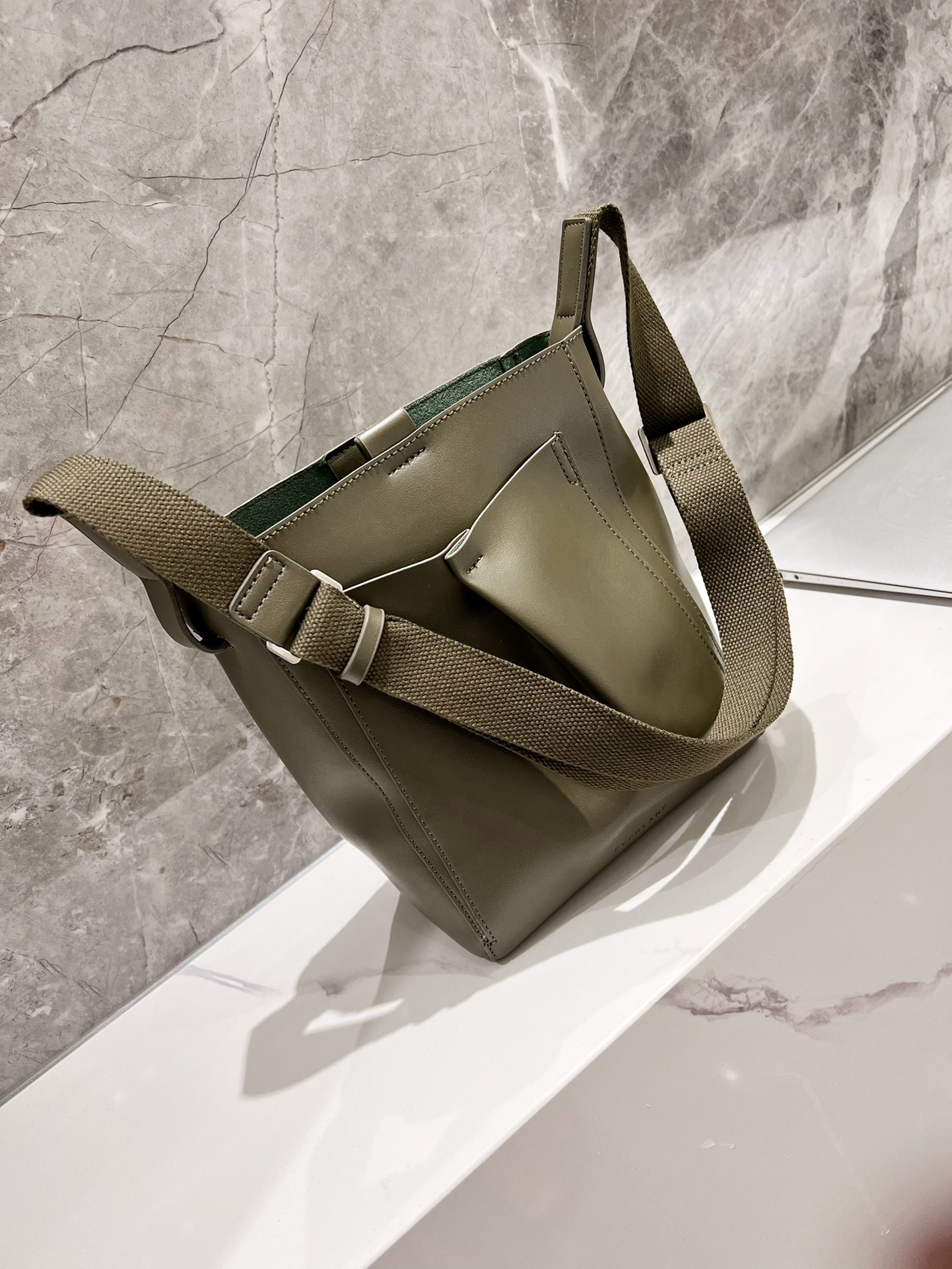 Small Bucket Bag - Comprehensive