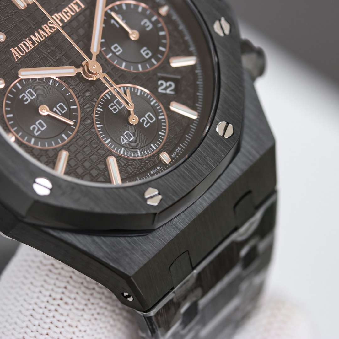 白钢1500,玫钢1600💰
H8新品 AP/爱彼 皇家橡树系列26331OR计时码表,采用同正品一致(6字位小秒)7750计时机芯,316精钢表壳通过拉丝和部分抛光打磨处理之后,展现出精致而硬气的独特气质,粗犷大气的41mm表盘,劲道十足,超强夜光显示,可以在任何环境下读取时间