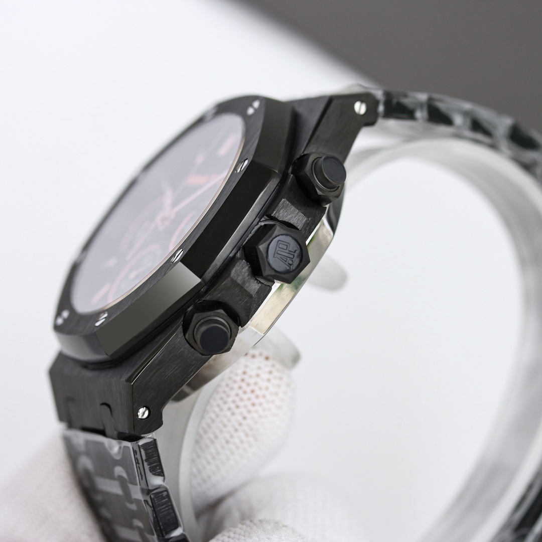 白钢1500,玫钢1600💰
H8新品 AP/爱彼 皇家橡树系列26331OR计时码表,采用同正品一致(6字位小秒)7750计时机芯,316精钢表壳通过拉丝和部分抛光打磨处理之后,展现出精致而硬气的独特气质,粗犷大气的41mm表盘,劲道十足,超强夜光显示,可以在任何环境下读取时间