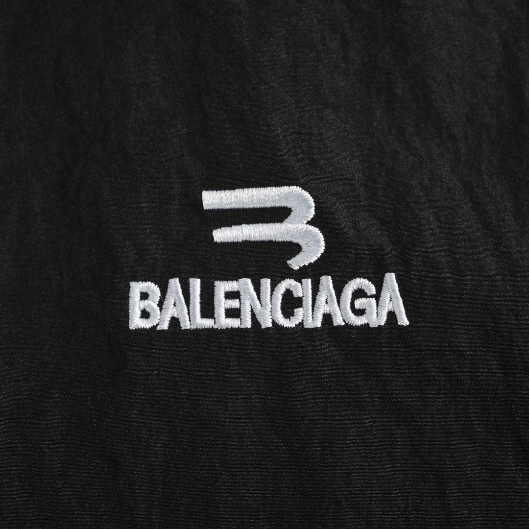 320 Balenciaga/巴黎世家 22Fw 拼接冲锋衣外套