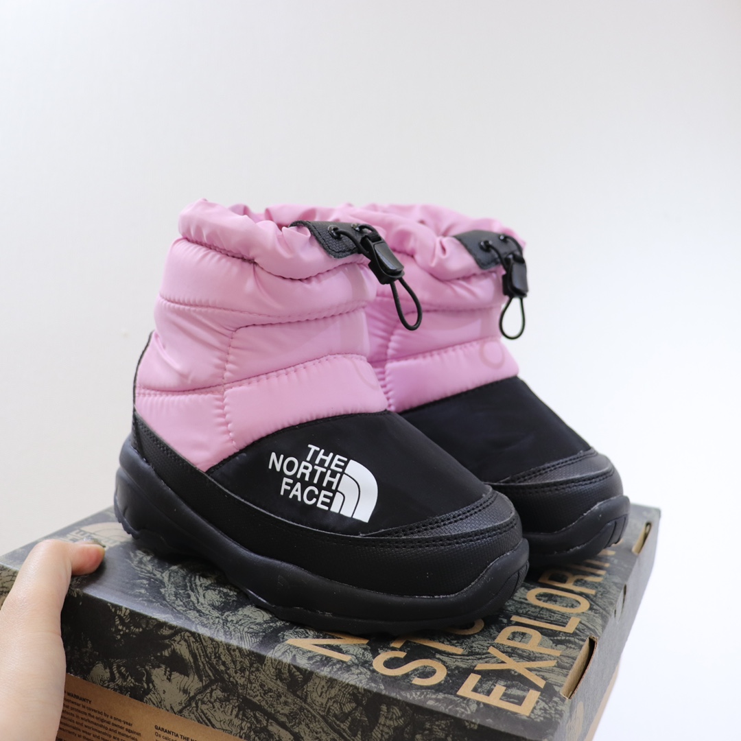 北M儿童雪地靴 开箱实拍，品质刚刚的 ~👍好穿经典又保暖，有一定防水作用，真的无敌棒❗️ 高帮松紧收口设计，✅既保暖还时尚~拼色的外观也着实让人喜爱！柔软度适中，平时宝宝日常穿绝对没问题！防滑耐磨性一流~ 上脚超级好看😘防滑耐磨！这个冬天必须要来双不一样的雪地靴😄-选品中心