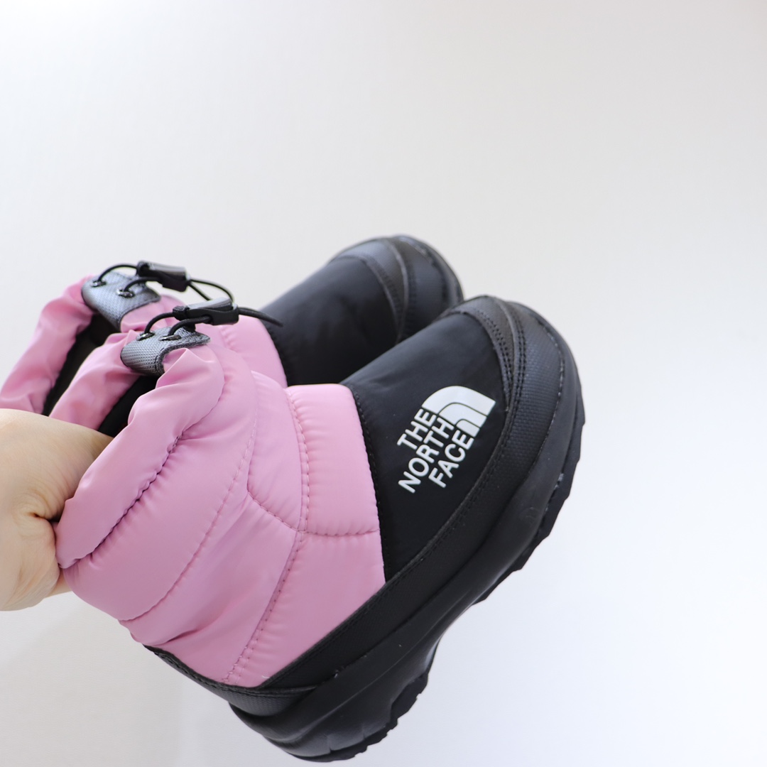 图片[3]-北M儿童雪地靴 开箱实拍，品质刚刚的 ~👍好穿经典又保暖，有一定防水作用，真的无敌棒❗️ 高帮松紧收口设计，✅既保暖还时尚~拼色的外观也着实让人喜爱！柔软度适中，平时宝宝日常穿绝对没问题！防滑耐磨性一流~ 上脚超级好看😘防滑耐磨！这个冬天必须要来双不一样的雪地靴😄-选品中心