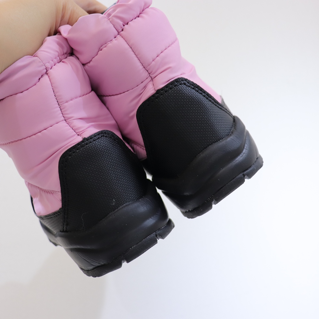 图片[4]-北M儿童雪地靴 开箱实拍，品质刚刚的 ~👍好穿经典又保暖，有一定防水作用，真的无敌棒❗️ 高帮松紧收口设计，✅既保暖还时尚~拼色的外观也着实让人喜爱！柔软度适中，平时宝宝日常穿绝对没问题！防滑耐磨性一流~ 上脚超级好看😘防滑耐磨！这个冬天必须要来双不一样的雪地靴😄-选品中心