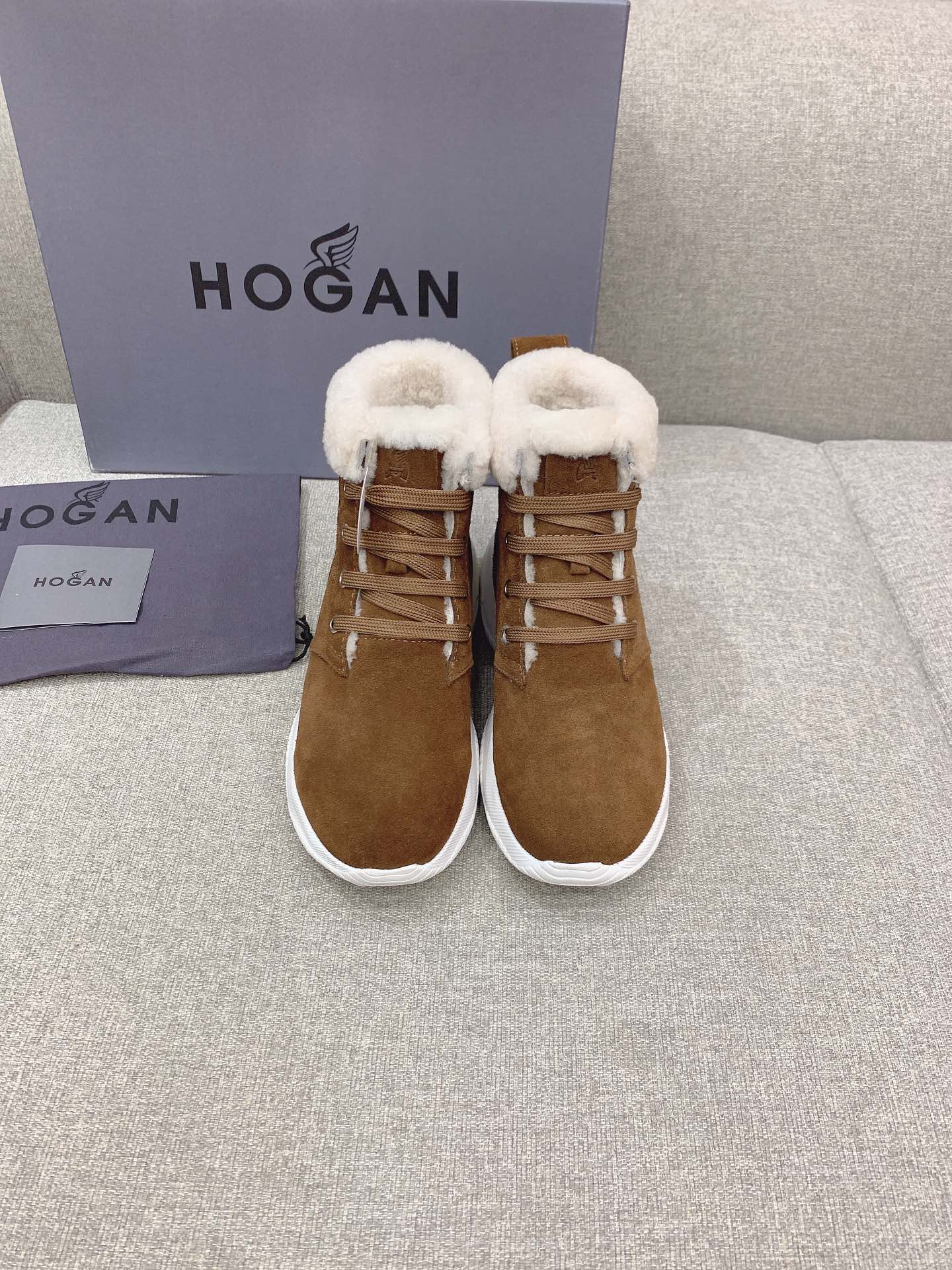 Winter Essential: Thick & Warm Hairy Boots for Size 35-39, Style 925. - 图片 1