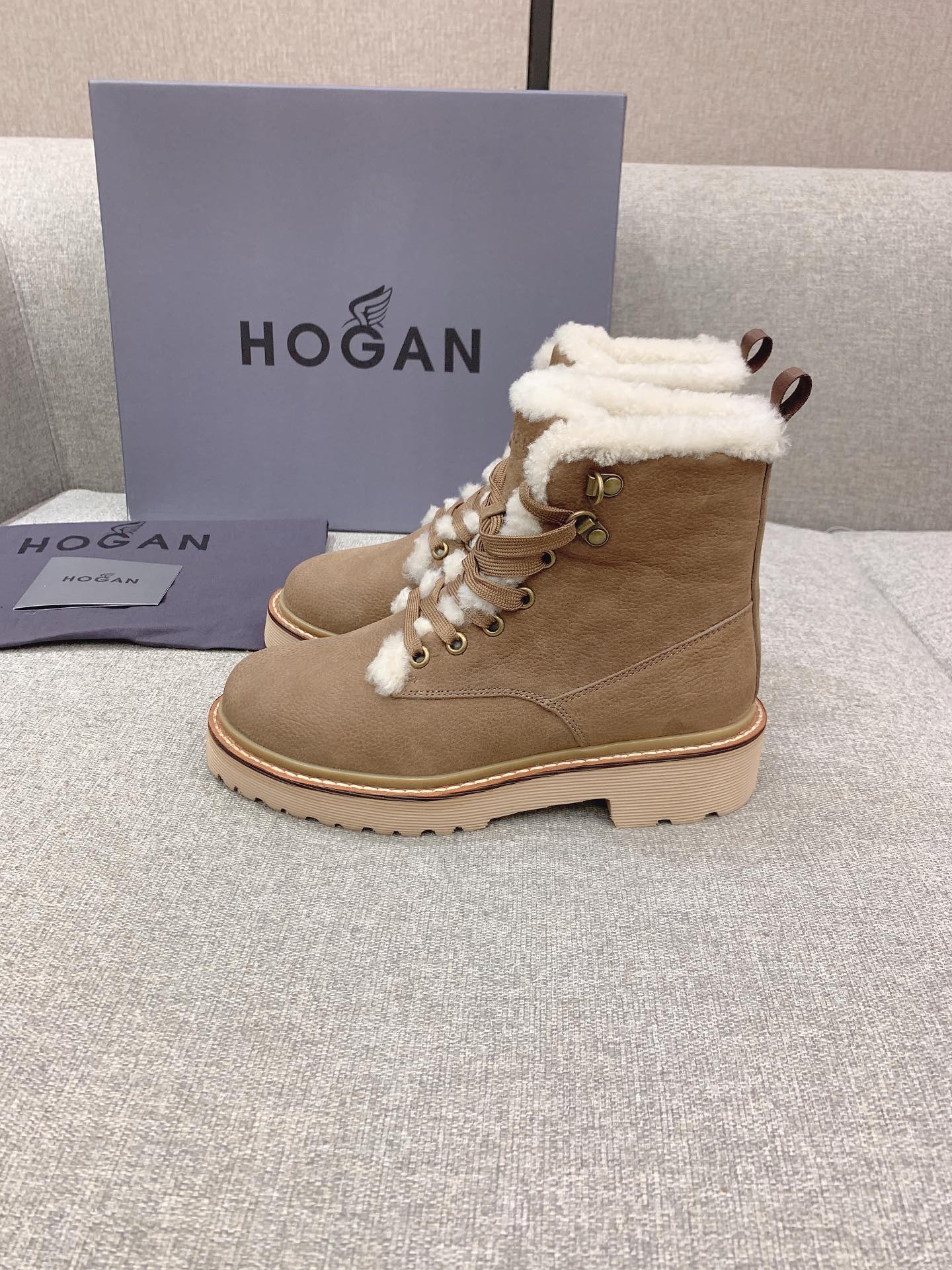 Winter Boots: Thick, Warm, Size 35-39, New Furry Boots by Hoga Martin. - 图片 3