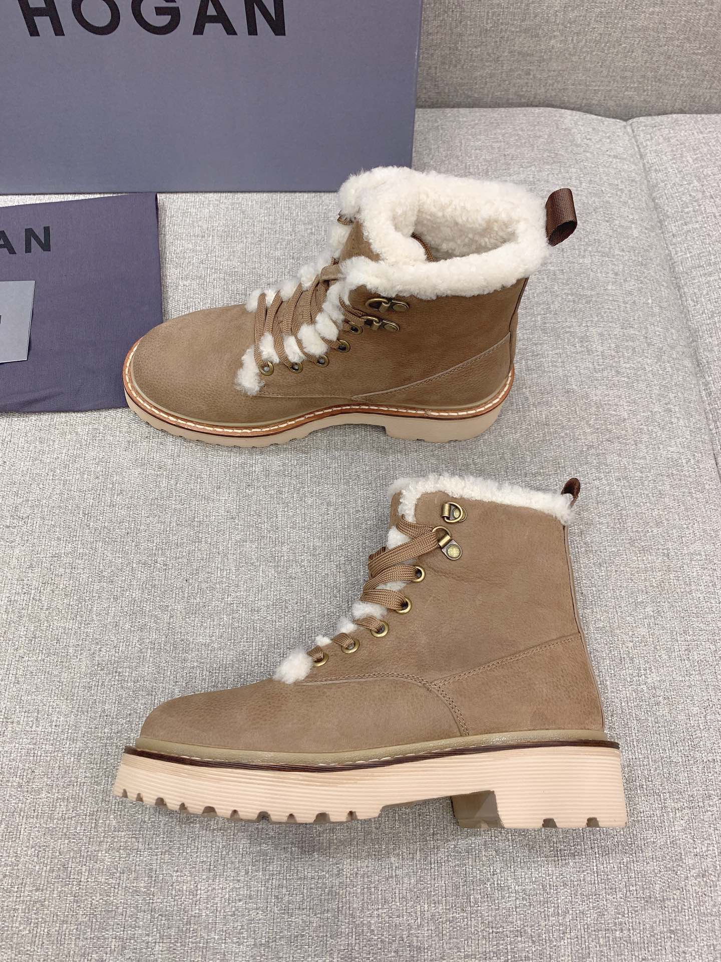 Winter Boots: Thick, Warm, Size 35-39, New Furry Boots by Hoga Martin. - 图片 4