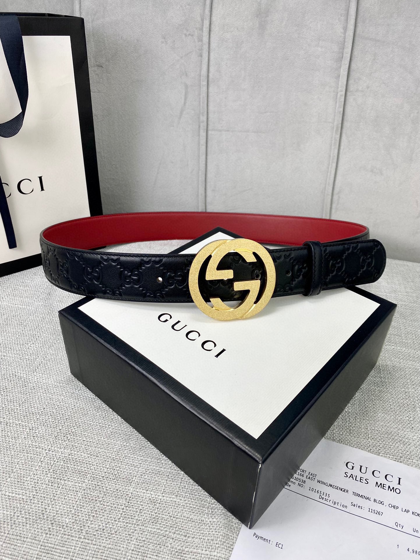 原单 带宽4.0cm GUCCI 互扣式双G腰带，采用热压印技术的Gucci Signature皮革精制而成，巧妙搭配枣红色头层牛皮 触感厚实，印花图案清晰分明。