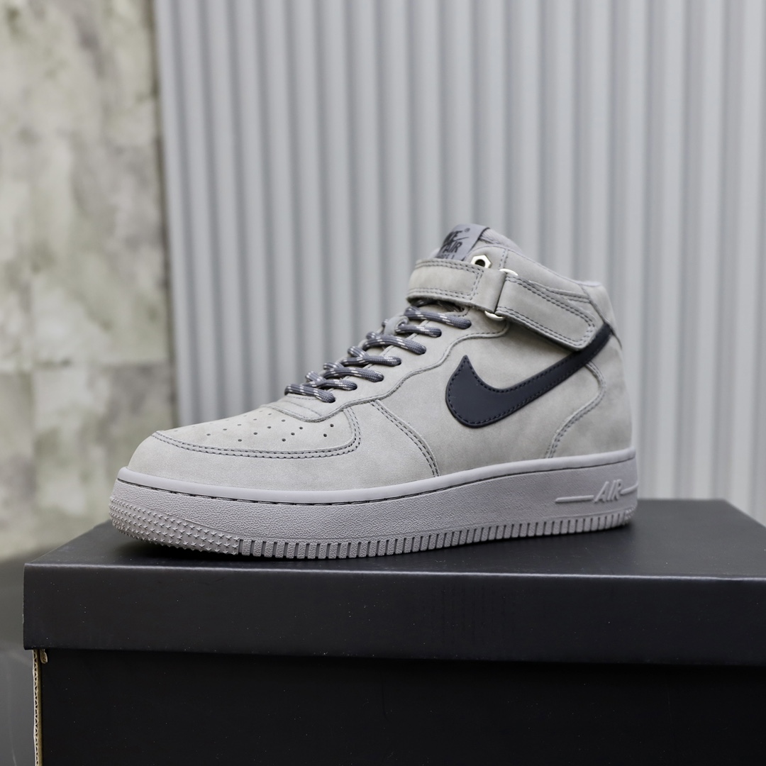 现货情侣款NikeairJordan1冬季运动板鞋加毛款aj经典鞋型不变的基础上内里羊毛真的很加分！原厂