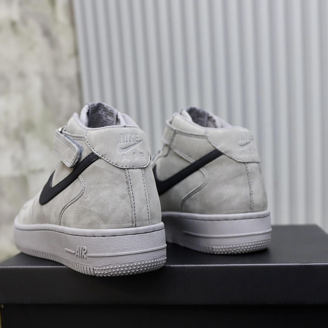 现货情侣款NikeairJordan1冬季运动板鞋加毛款aj经典鞋型不变的基础上内里羊毛真的很加分！原厂