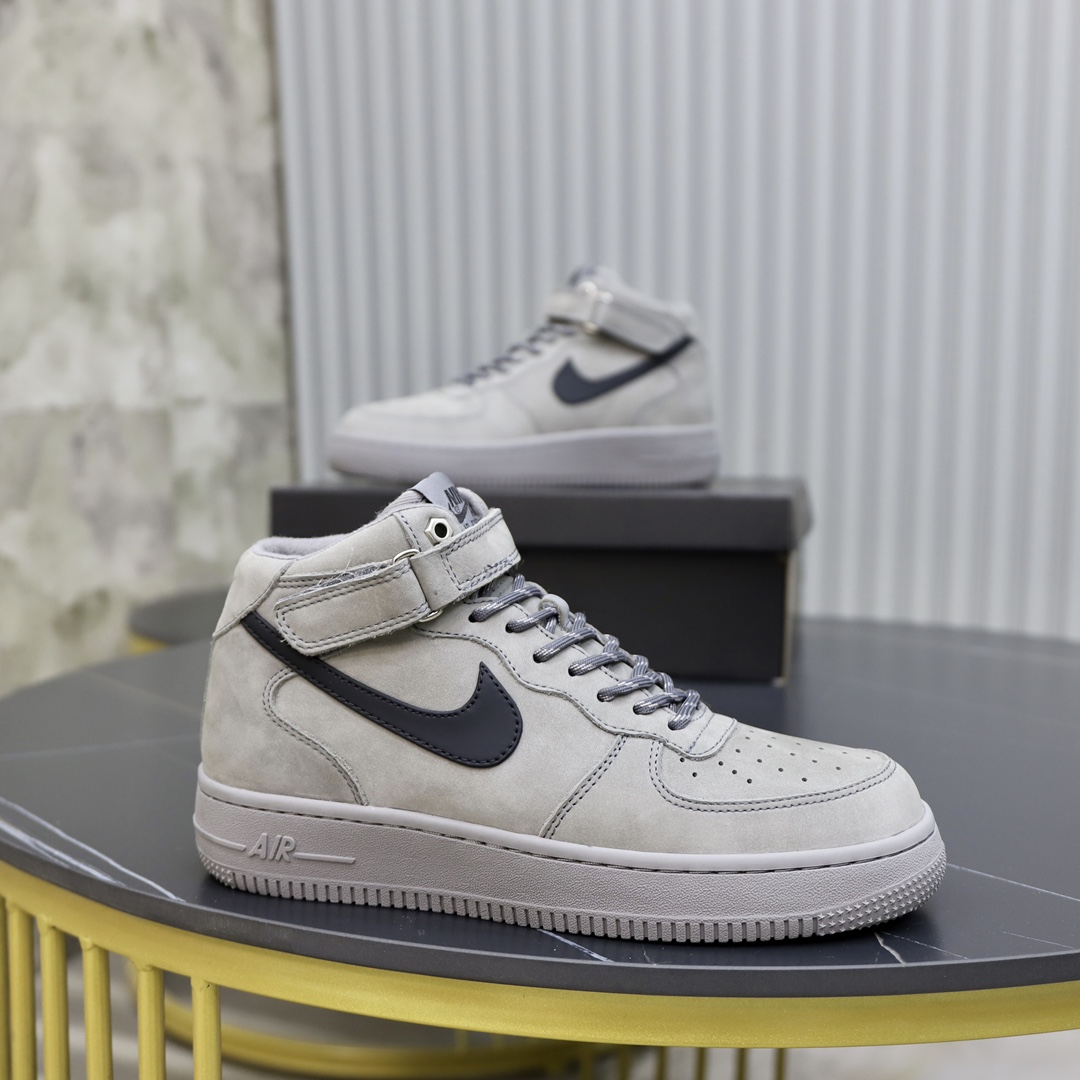 现货情侣款NikeairJordan1冬季运动板鞋加毛款aj经典鞋型不变的基础上内里羊毛真的很加分！原厂