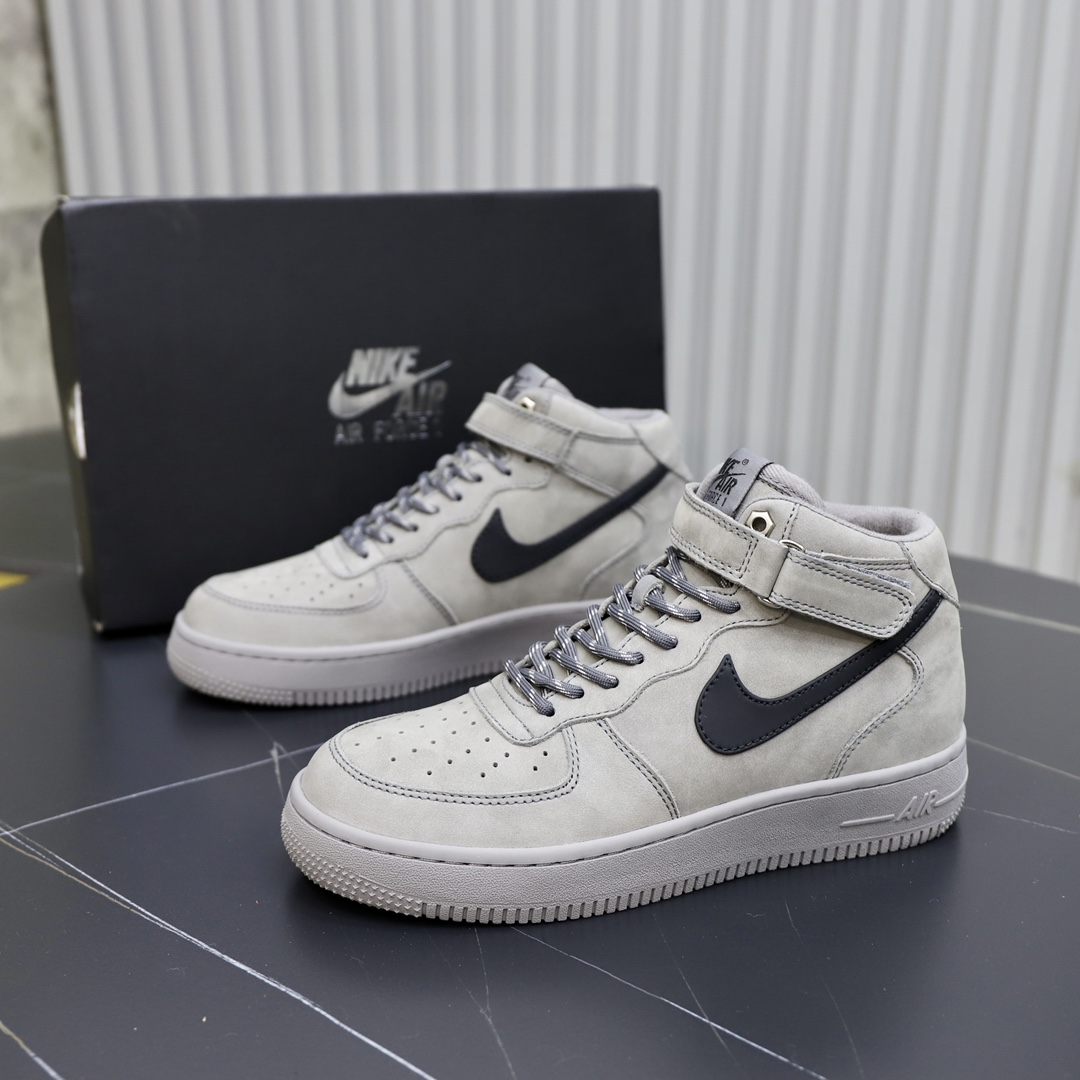 现货情侣款NikeairJordan1冬季运动板鞋加毛款aj经典鞋型不变的基础上内里羊毛真的很加分！原厂