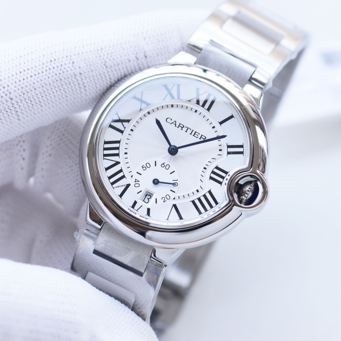 New Cartier Blue Balloon Series Watch with Calendar Function and Sapphire Glass - 图片 4